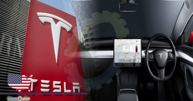 Tesla-Begins-Monitoring-Driver-Attentiveness-With-In-Car-Camera