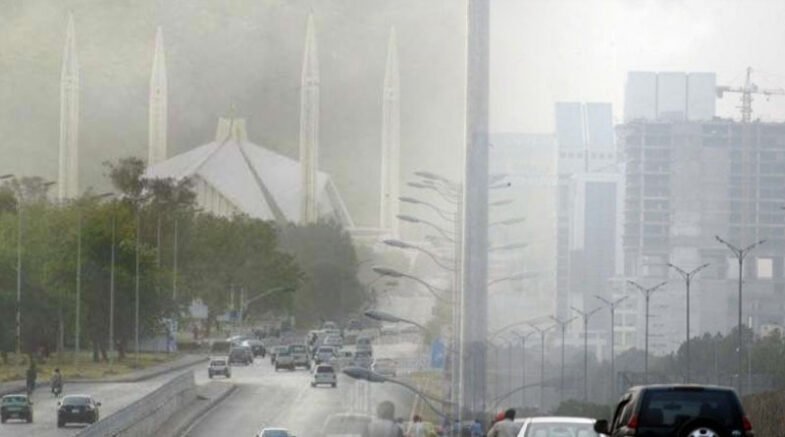 Islamabad's Air Pollution Remains High Despite Light Rain