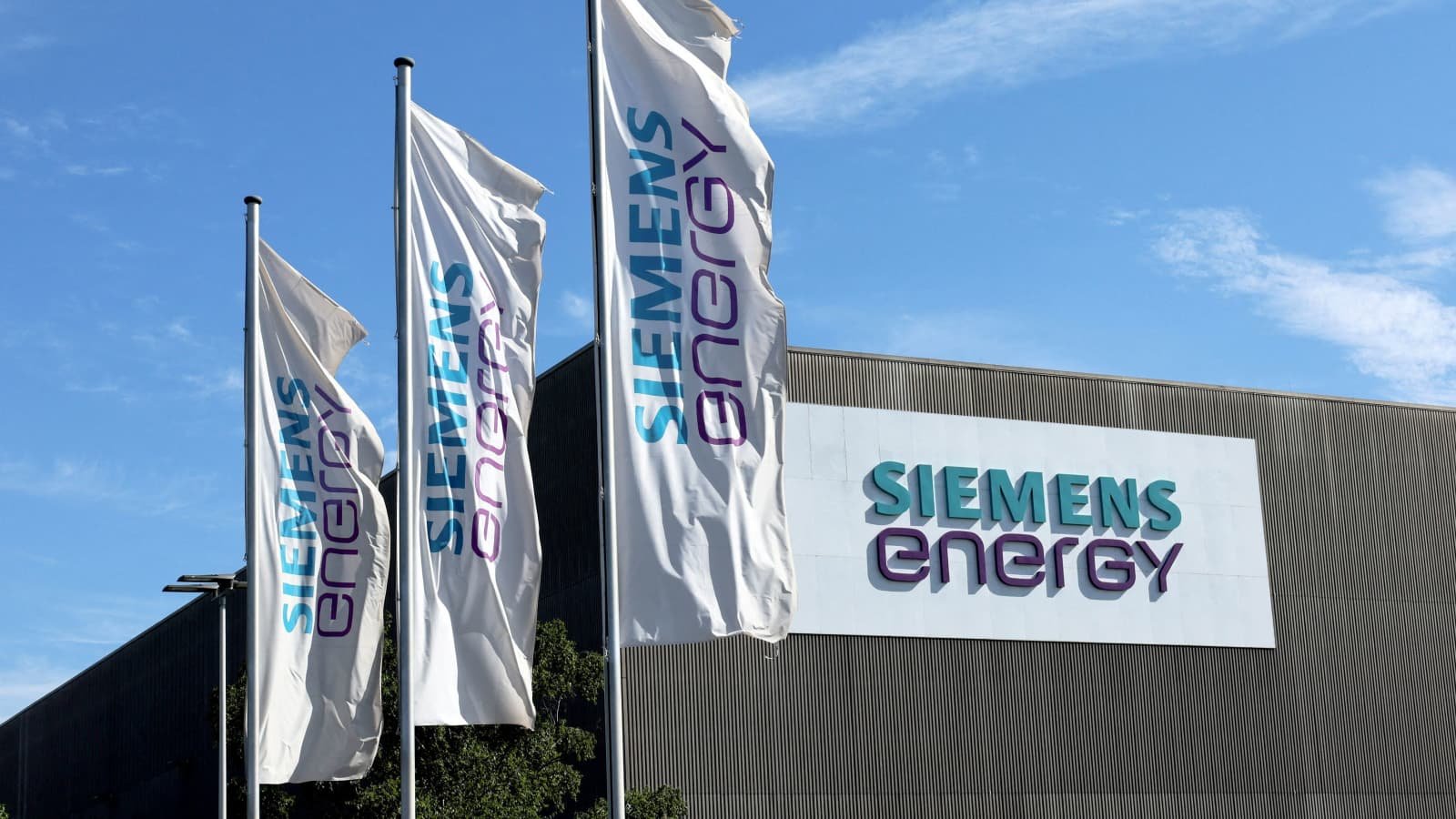 Siemens Energy Seeks German Govt Support, Shares Plummet By 35%