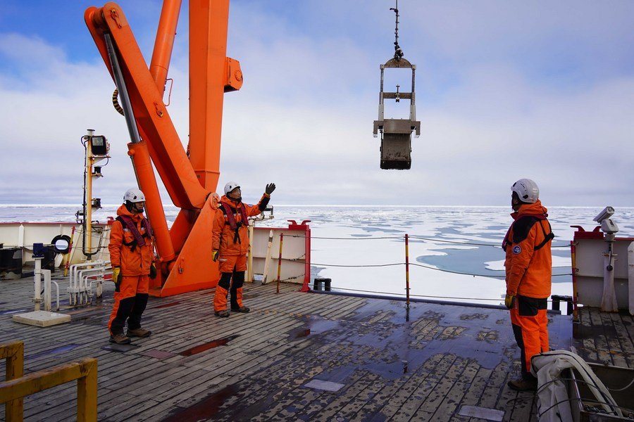 Chinese Autonomous Underwater Vehicle Explores Arctic Ice Underside