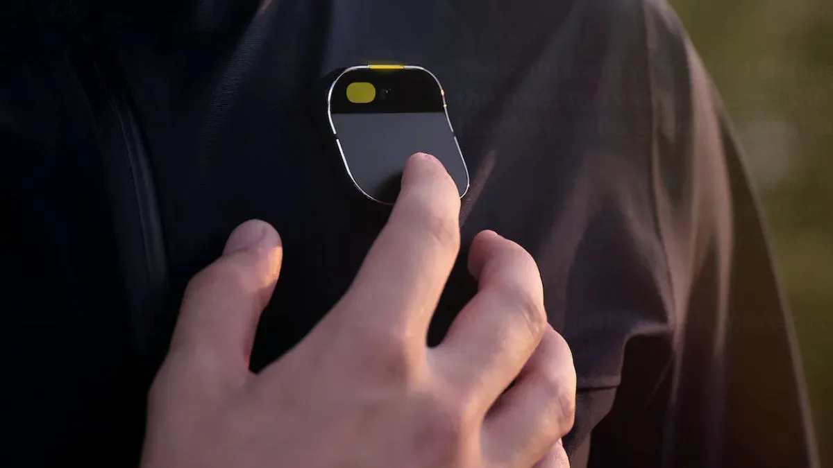 AI PIN: The Gadget That Could Phase Out Mobile Phones