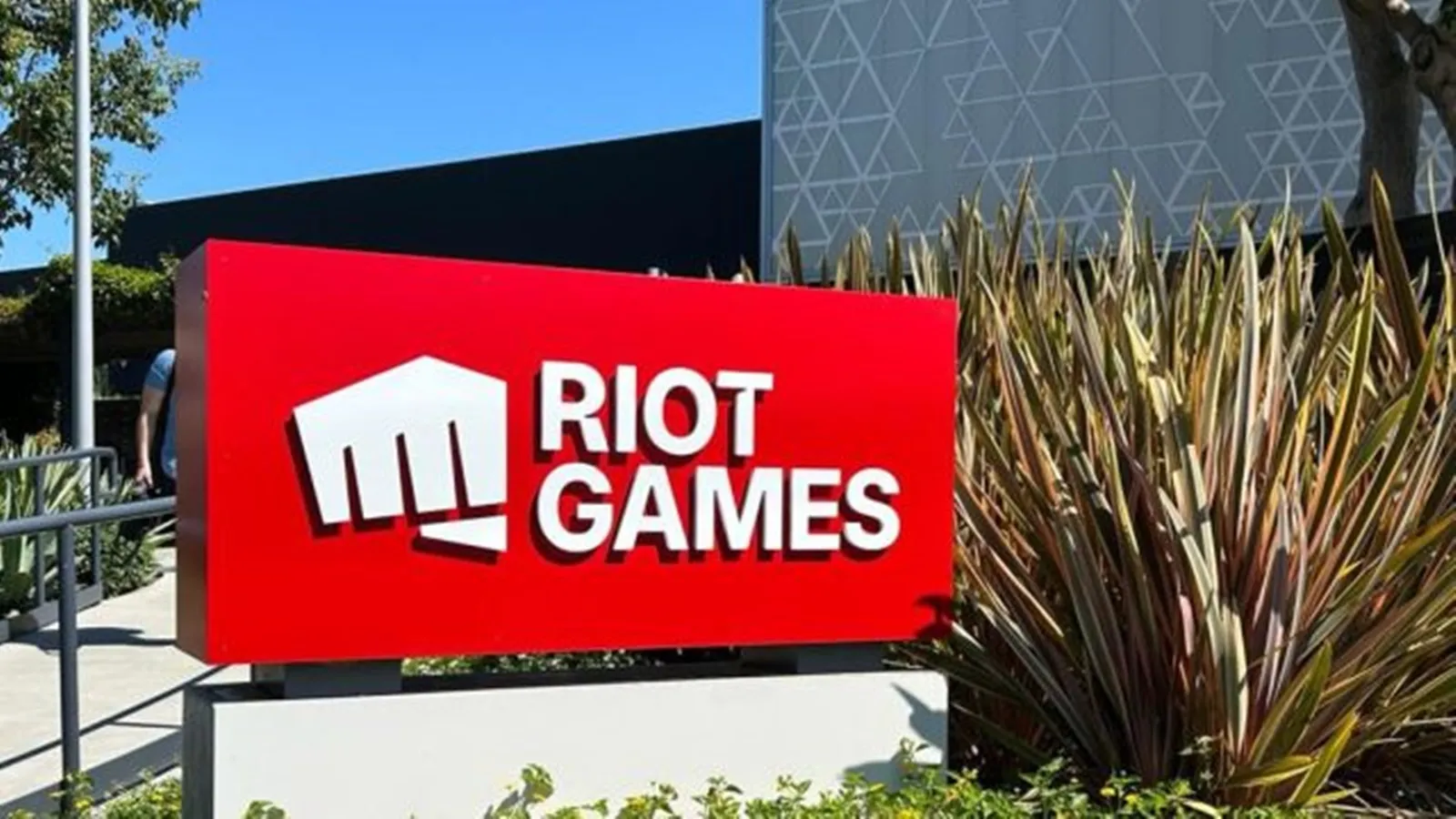 Riot Games Trims Workforce 530 Jobs Gone as Gaming Giant Tightens Belt