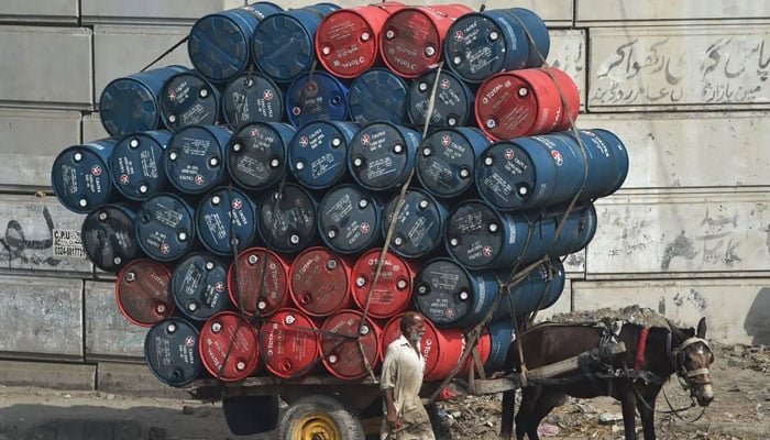 Ministry of Energy Urges Crackdown on Iranian Petroleum Smuggling